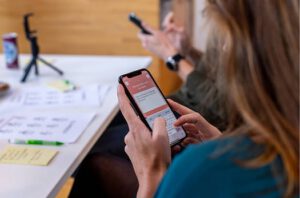 image - Wat is peer to peer communicatie en hoe kan het interne communicatie verbeteren